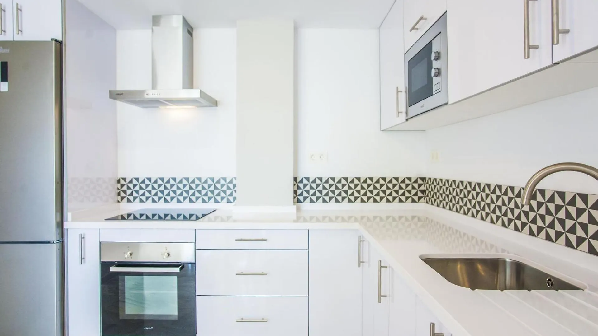 Jardines 16 Beautiful Family Apartment Marbella