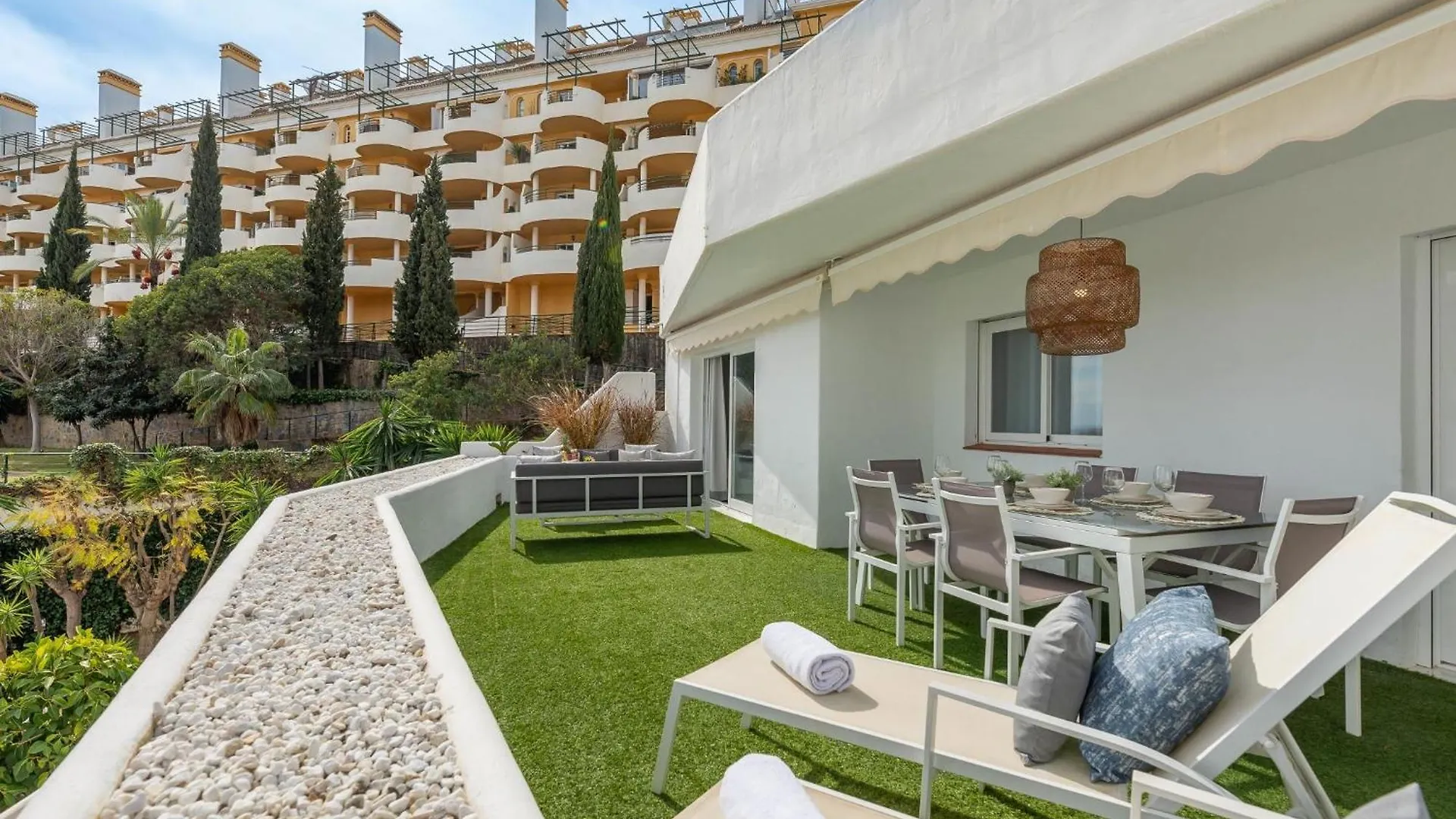 Jardines 16 Beautiful Family Apartment Marbella