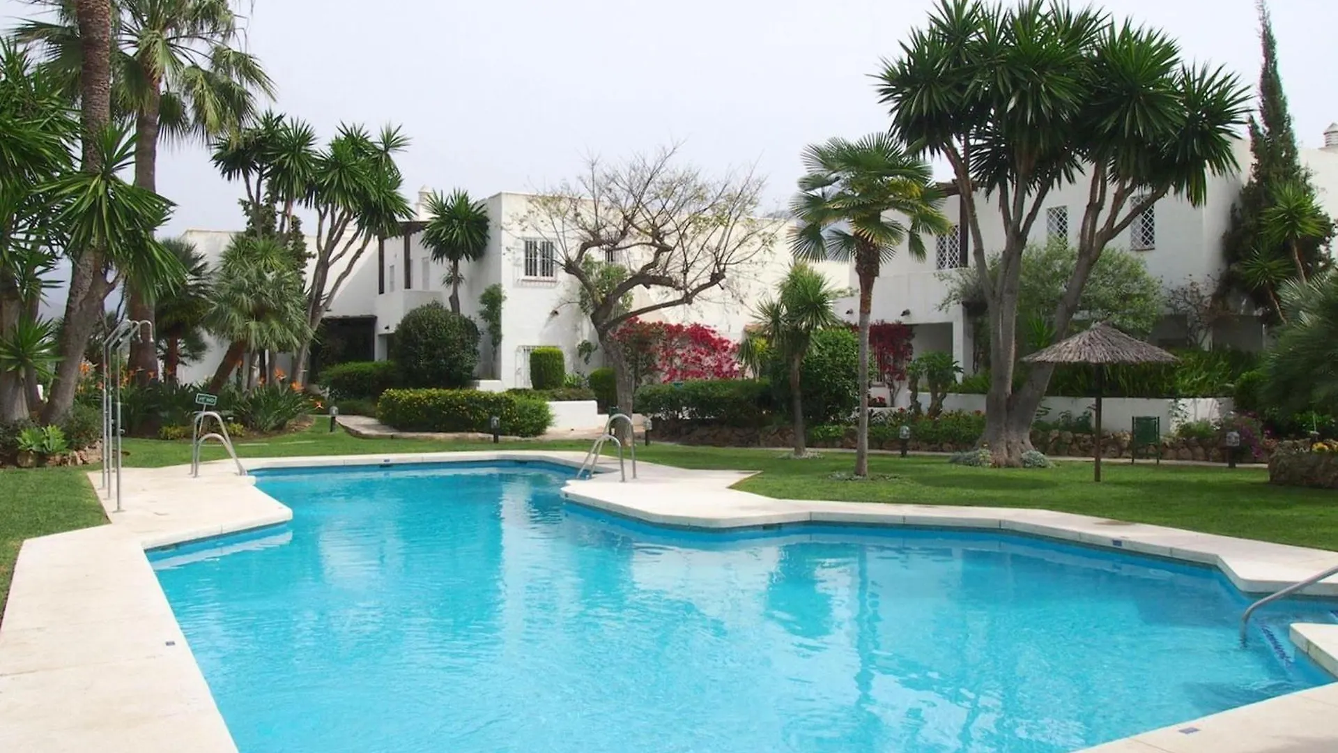 Jardines 16 Beautiful Family Apartment Marbella