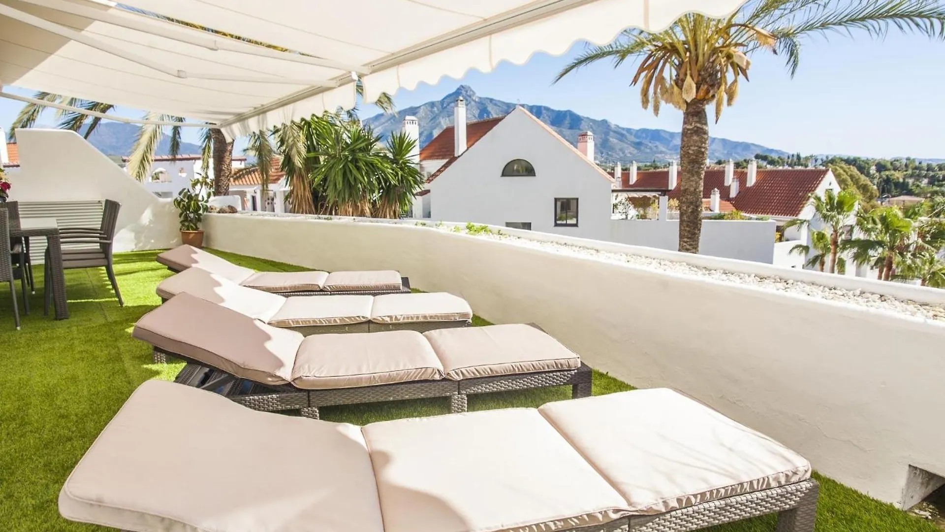 Jardines 16 Beautiful Family Apartment Marbella