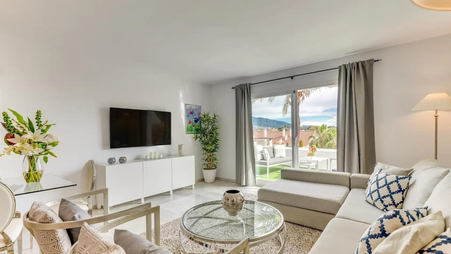 Jardines 16 Beautiful Family Apartment Marbella