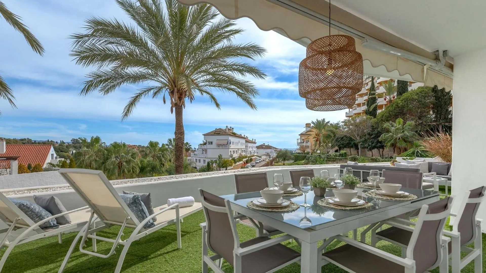 Jardines 16 Beautiful Family Apartment Marbella